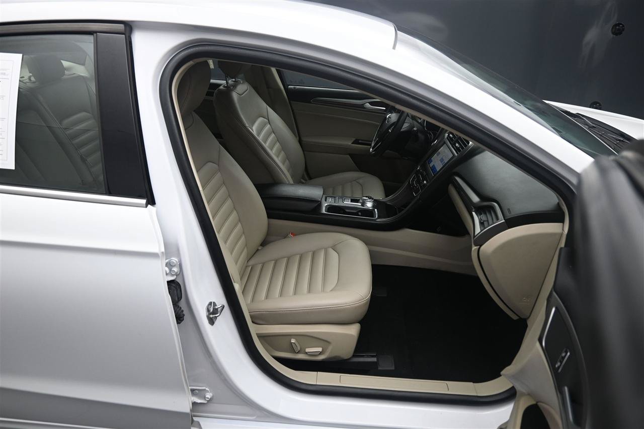 Used 2020 Ford Fusion SEL FWD image 9