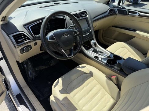 Used 2014 Ford Fusion SE w/ Equipment Group 202A FWD image 10