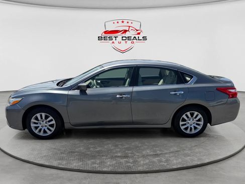 Used 2016 Nissan Altima 2.5 S w/ Power Driver Seat Package FWD image 2