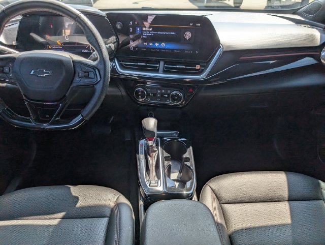 Used 2025 Chevrolet Trax RS w/ Sunroof Package FWD image 9