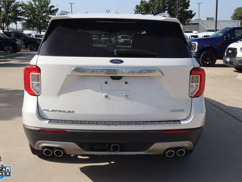 Certified 2024 Ford Explorer Platinum w/ Technology Package AWD/4WD image 4