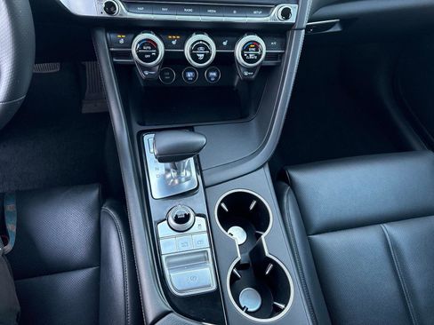 Used 2022 Genesis G70 2.0T image 24