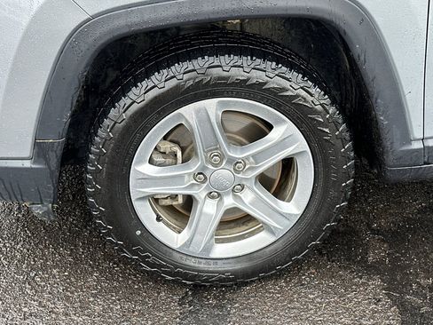 Used 2024 Jeep Compass Latitude image 45