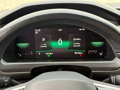 Used 2022 Volkswagen Tiguan SE R-Line image 34