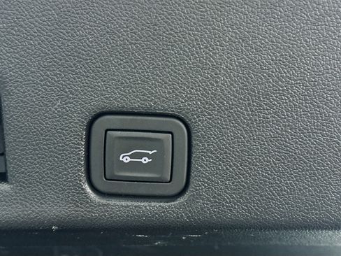 Used 2025 Chevrolet Traverse LT image 31