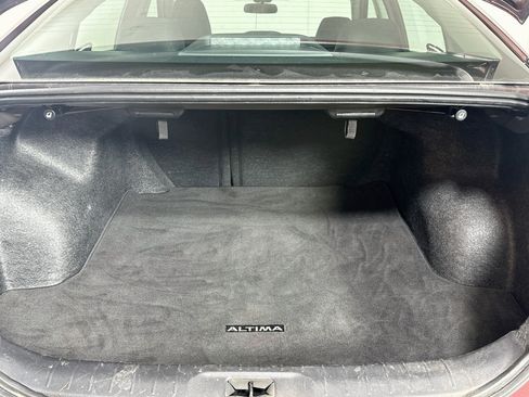 Used 2024 Nissan Altima 2.5 SV FWD image 24