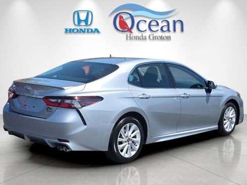 Used 2024 Toyota Camry SE FWD image 3