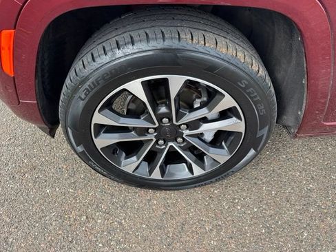 Certified 2022 Jeep Grand Cherokee Overland w/ Luxury Tech Group IV RWD image 8