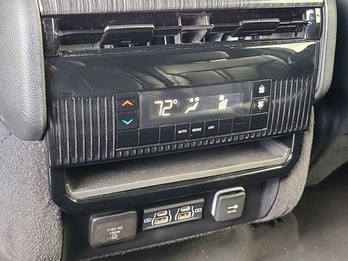 Used 2024 Jeep Wagoneer Series II w/ Flexible Seating Group RWD image 14