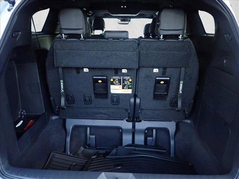Used 2025 Toyota Sienna Platinum image 7