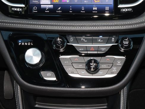 New 2026 Chrysler Pacifica Limited w/ S Appearance Package image 23