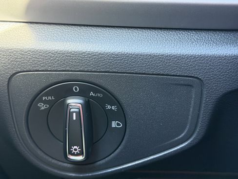 Used 2023 Volkswagen Atlas Cross Sport SE w/ Panoramic Sunroof Package image 29