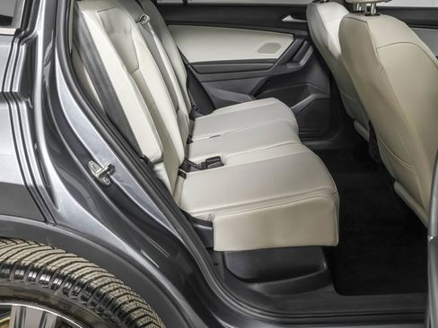 Used 2020 Volkswagen Tiguan SEL w/ Tiguan Two-Row MDO Package image 43