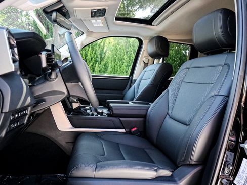Used 2022 Toyota Tundra Limited AWD/4WD image 16