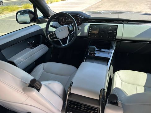 Used 2024 Land Rover Range Rover Sport SE AWD/4WD image 4