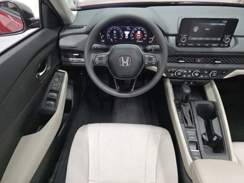 Certified 2025 Honda Accord SE image 5