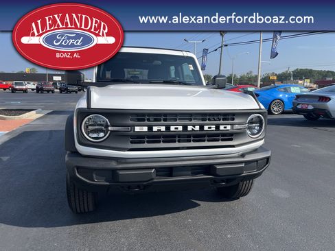 New 2025 Ford Bronco 4-Door image 5