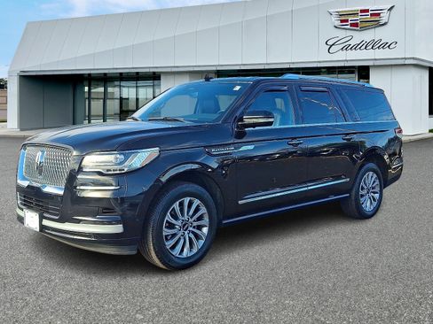Used 2024 Lincoln Navigator L 4WD image 3