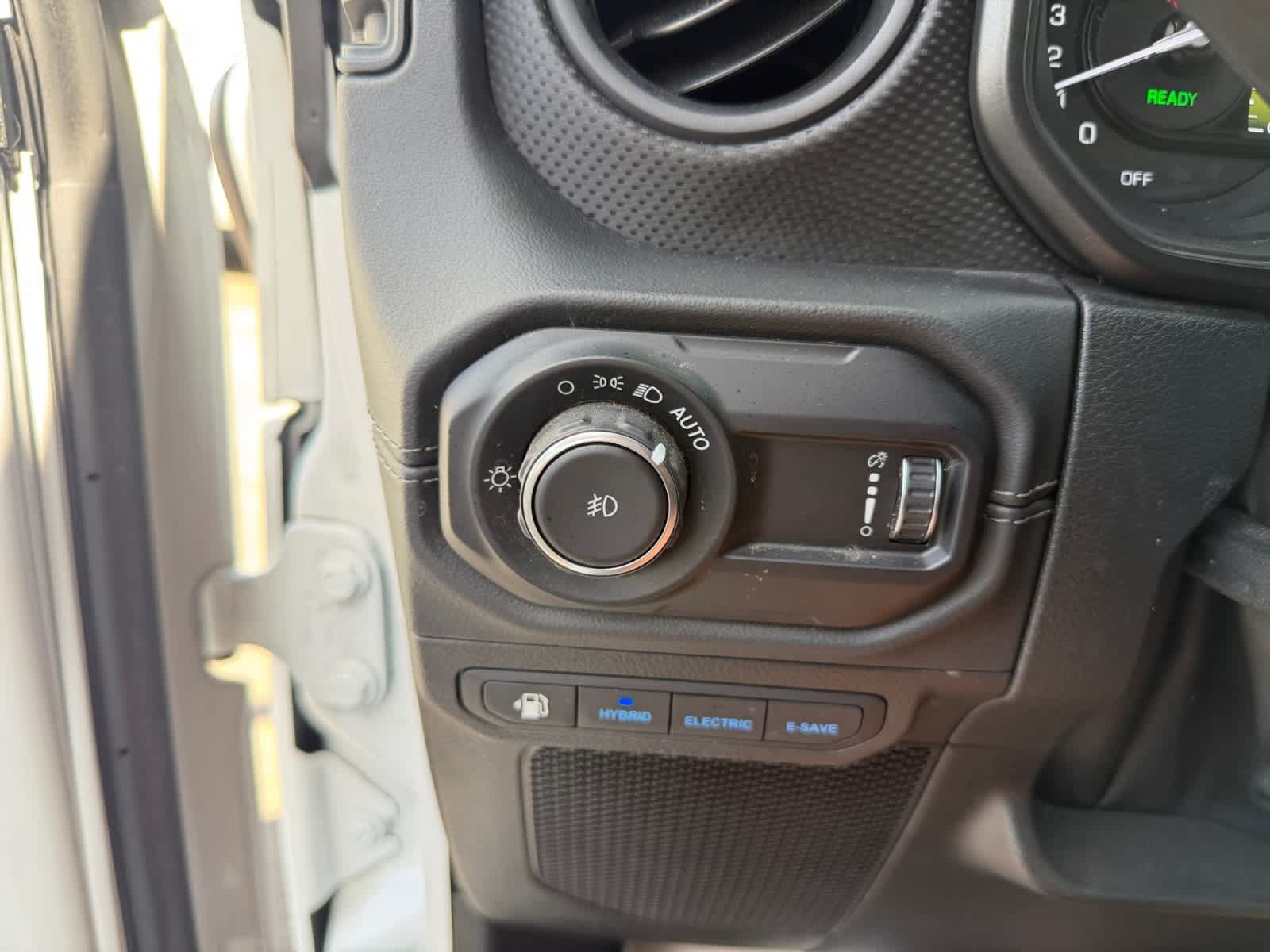 Used 2024 Jeep Wrangler Unlimited Rubicon 4xe AWD/4WD image 27