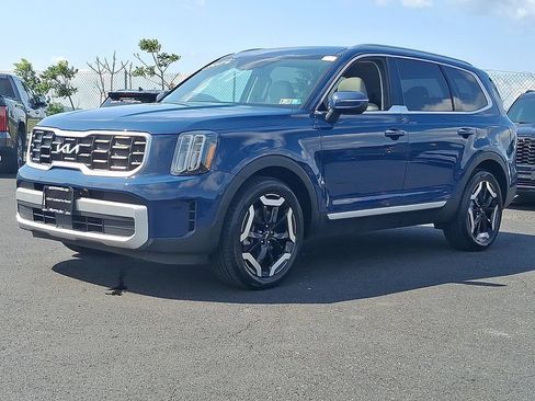 Certified 2024 Kia Telluride S w/ S Sunroof Package AWD/4WD image 3