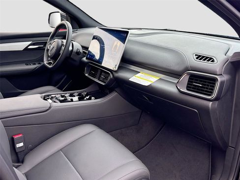 New 2025 VinFast VF 8 Plus image 28