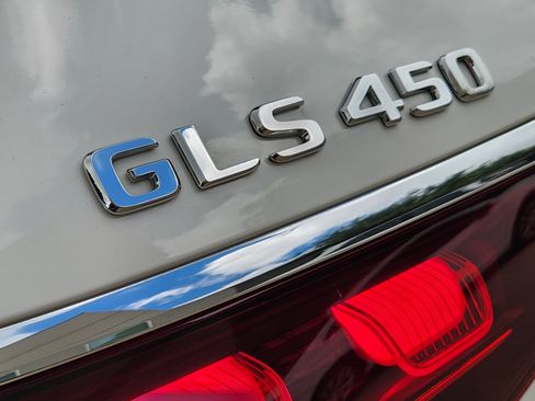 Certified 2025 Mercedes-Benz GLS 450 4MATIC image 31