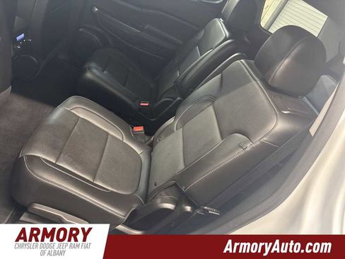 Used 2023 GMC Acadia SLT image 26