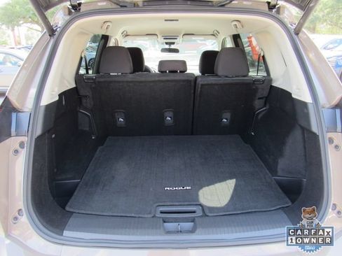 Certified 2025 Nissan Rogue SV FWD image 8