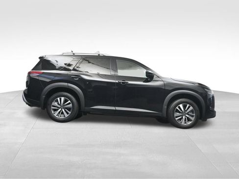 Used 2025 Nissan Pathfinder SL FWD image 32
