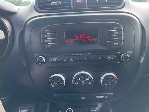 Used 2014 Kia Soul FWD image 11