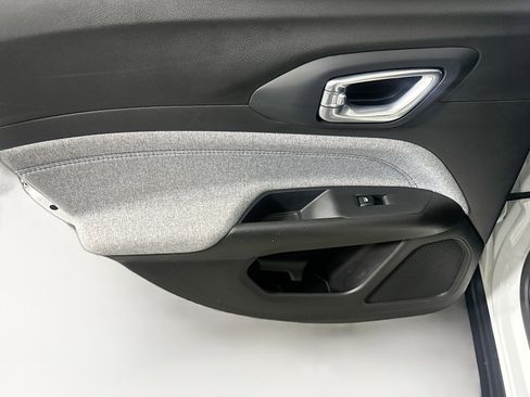 Used 2025 Jeep Compass Latitude image 25