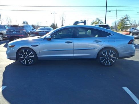 Used 2024 Honda Accord Touring image 4