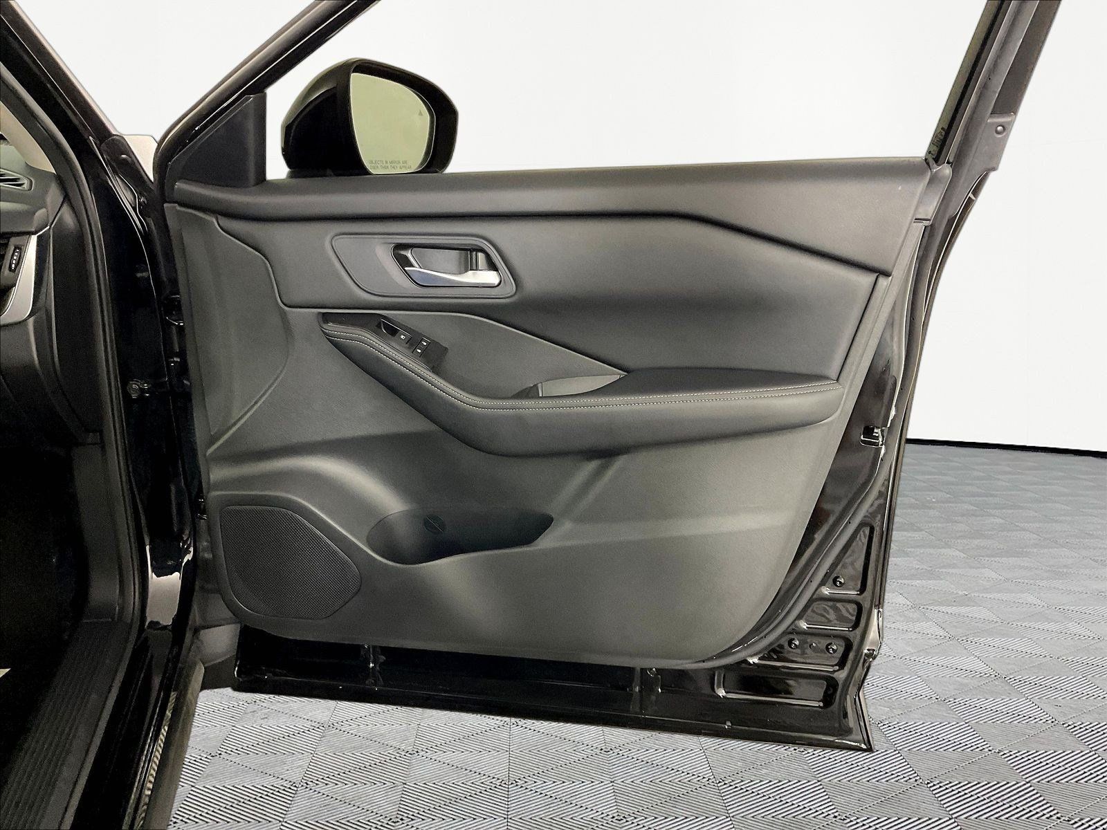 Certified 2026 Nissan Rogue SV FWD image 26