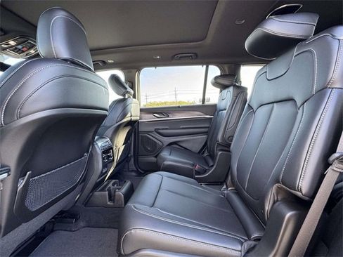 New 2025 Jeep Grand Cherokee L Limited w/ Luxury Tech Group II image 17