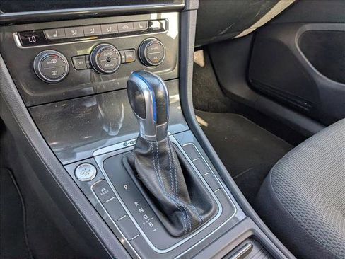 Used 2019 Volkswagen e-Golf SE w/ Driver Assistance Package image 11