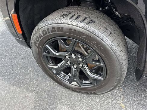 Used 2024 Jeep Wagoneer Series II w/ Convenience Group I image 12