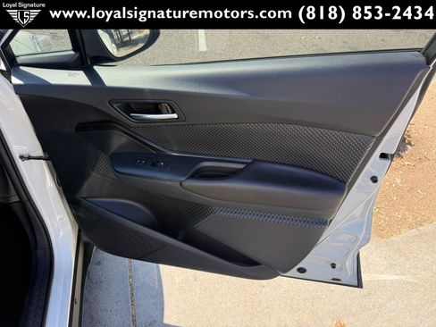 Used 2018 Toyota C-HR XLE FWD image 26