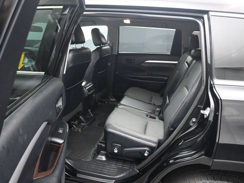 Used 2019 Toyota Highlander Plus AWD/4WD image 30