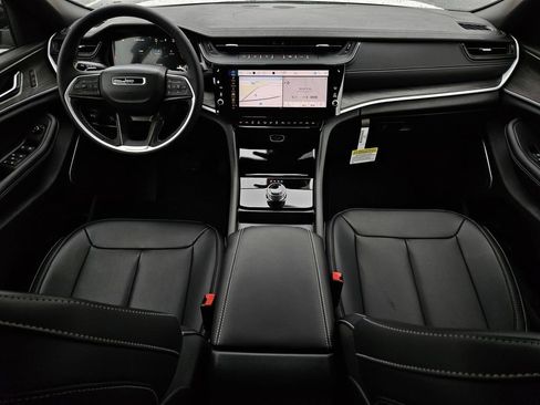 New 2026 Jeep Grand Cherokee Limited RWD image 32