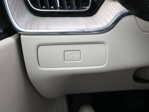 Used 2023 Volvo XC60 B6 Ultimate w/ Climate Package image 29