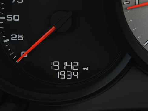 Used 2019 Porsche 718 Boxster S image 14