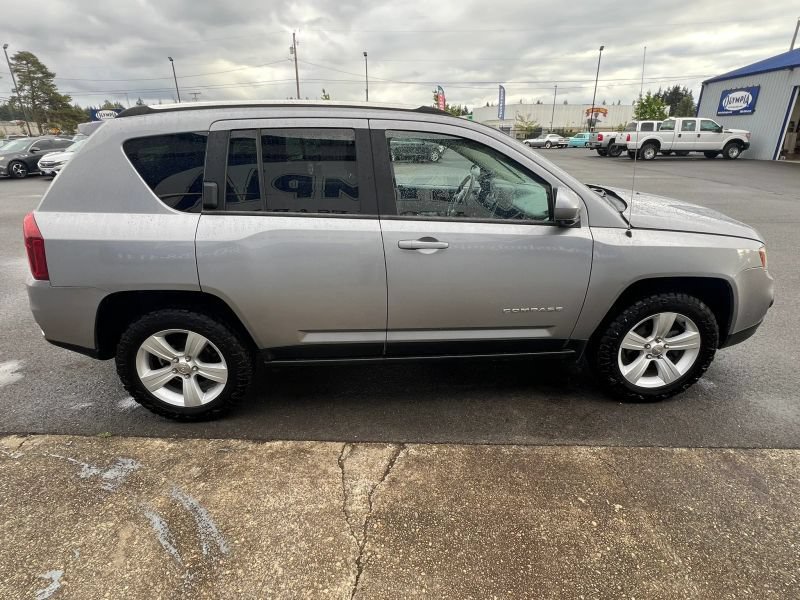 Used 2014 Jeep Compass Latitude AWD/4WD image 6