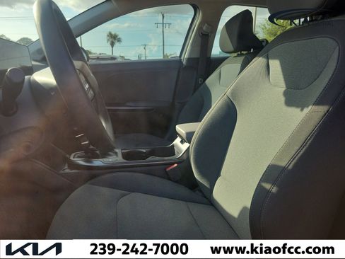 New 2025 Kia K4 FWD image 25