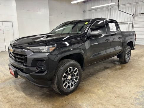 Used 2024 Chevrolet Colorado LT w/ LT Convenience Package III image 3