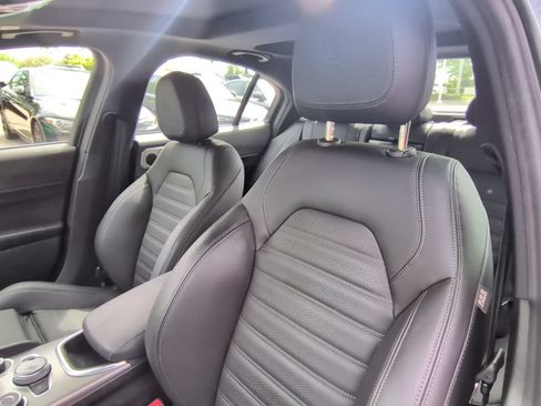 Used 2024 Alfa Romeo Giulia Veloce AWD/4WD image 23