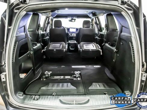 Used 2022 Chrysler Pacifica Touring image 36
