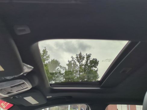 Used 2022 Jeep Grand Cherokee Laredo X image 12