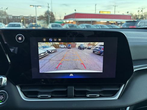 Used 2025 Chevrolet Equinox LT image 17