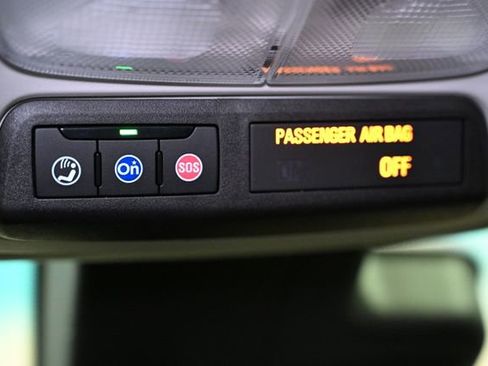 Used 2022 Chevrolet Bolt EUV LT w/ Comfort Package image 40