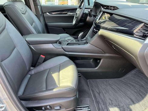 Certified 2025 Cadillac XT6 Premium Luxury w/ Technology Package AWD/4WD image 24